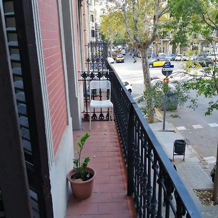Piso Y Patio Apartamento Barcelona Exterior foto
